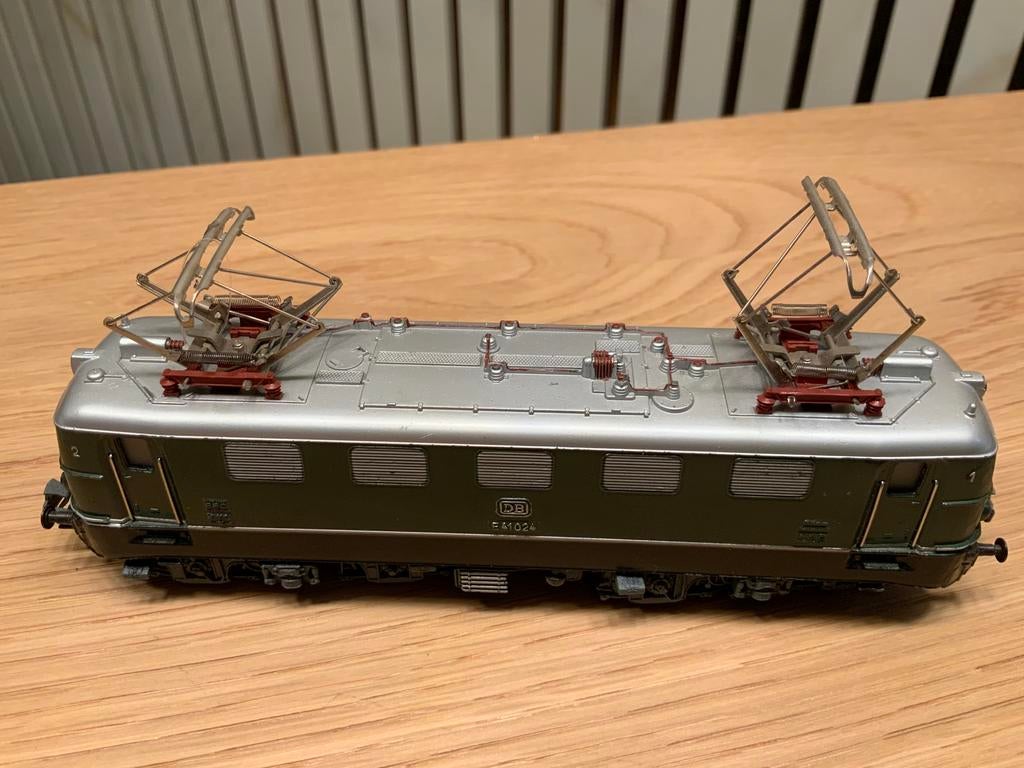 MARKLIN HO LOCOMOTIEF 3034 of 3037? E-SERIE 41024 DB, Hobby en Vrije tijd, Wisselstroom, Gebruikt, Locomotief, Ophalen of Verzenden