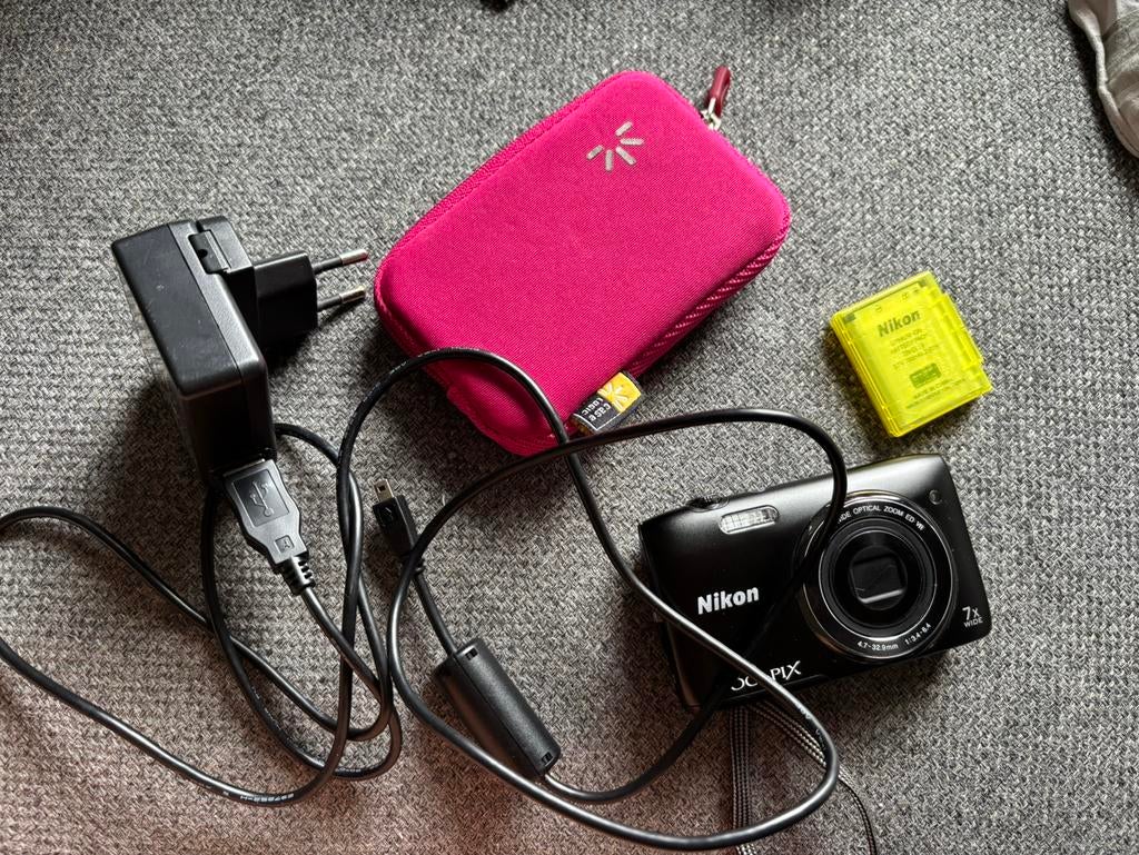 Nikon coolpix S3500 20.1MP met extra batterij, Ophalen of Verzenden, Zo goed als nieuw, Nikon
