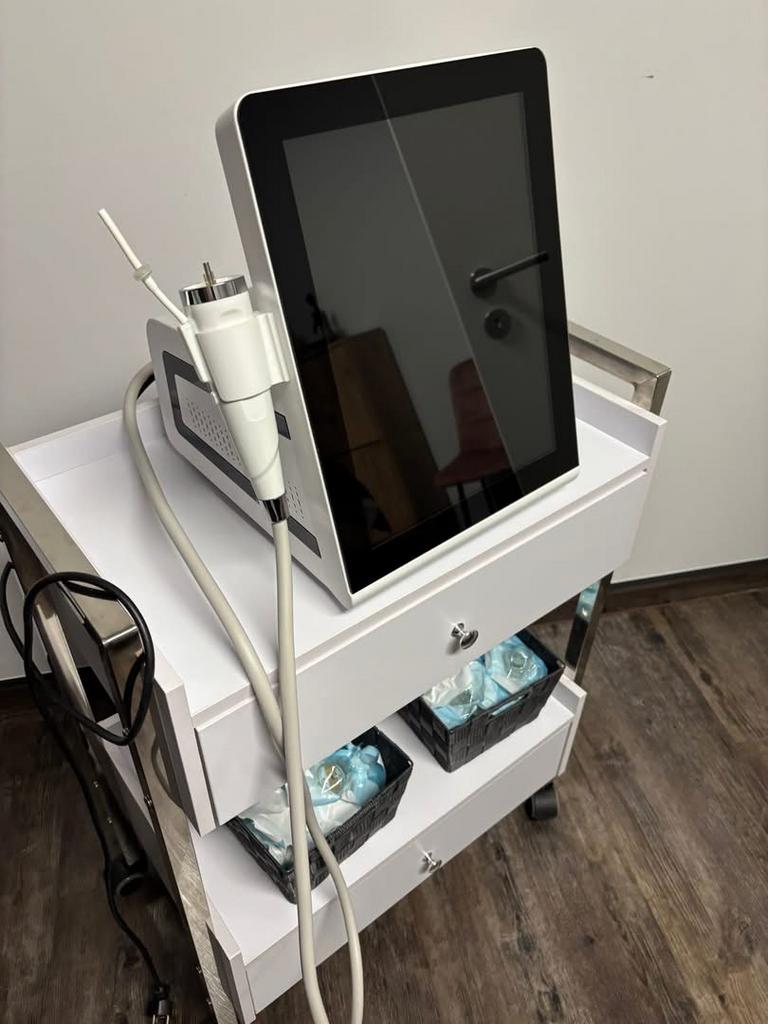 Microneedling RF et HIFU, Enlèvement, Comme neuf