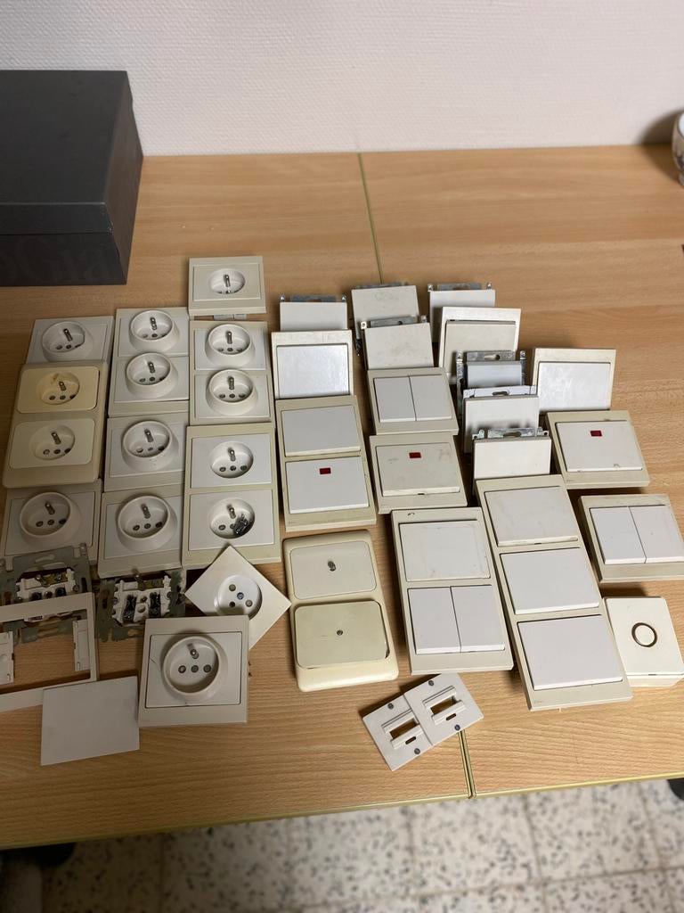 Prises et interrupteurs Niko, Bricolage & Construction, Enlèvement, Utilisé, Interrupteur