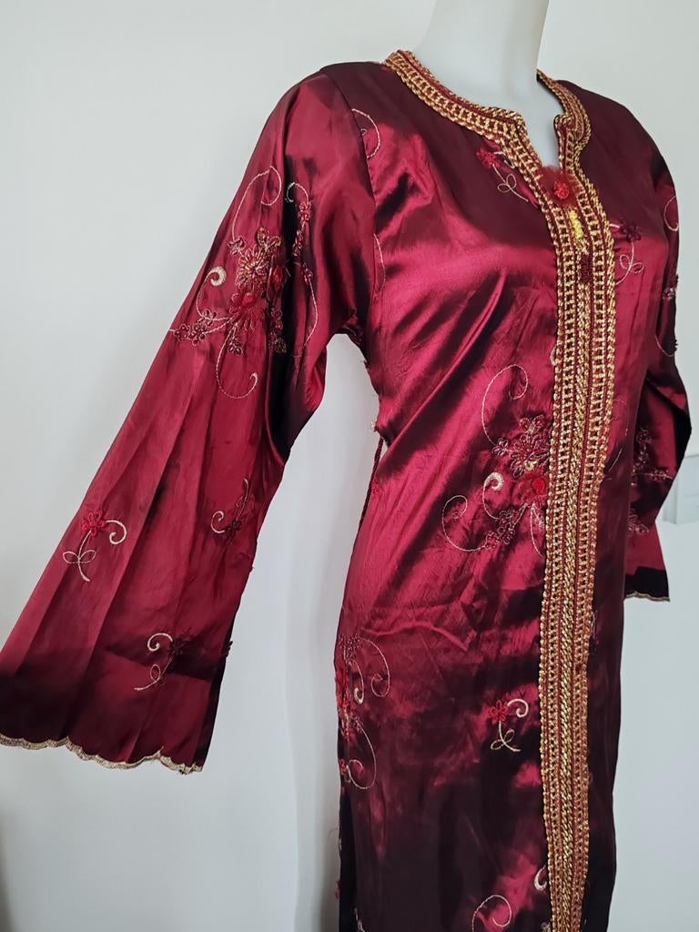 ROBE ORIENTALE caftan Taille S Rouge Bordeaux Satiné, soirée, Enlèvement ou Envoi