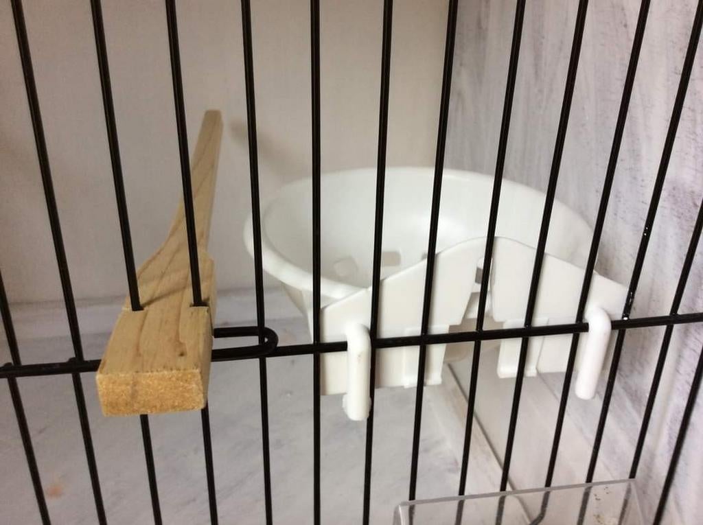 Nid en plastique blanc avec crochets, Enlèvement