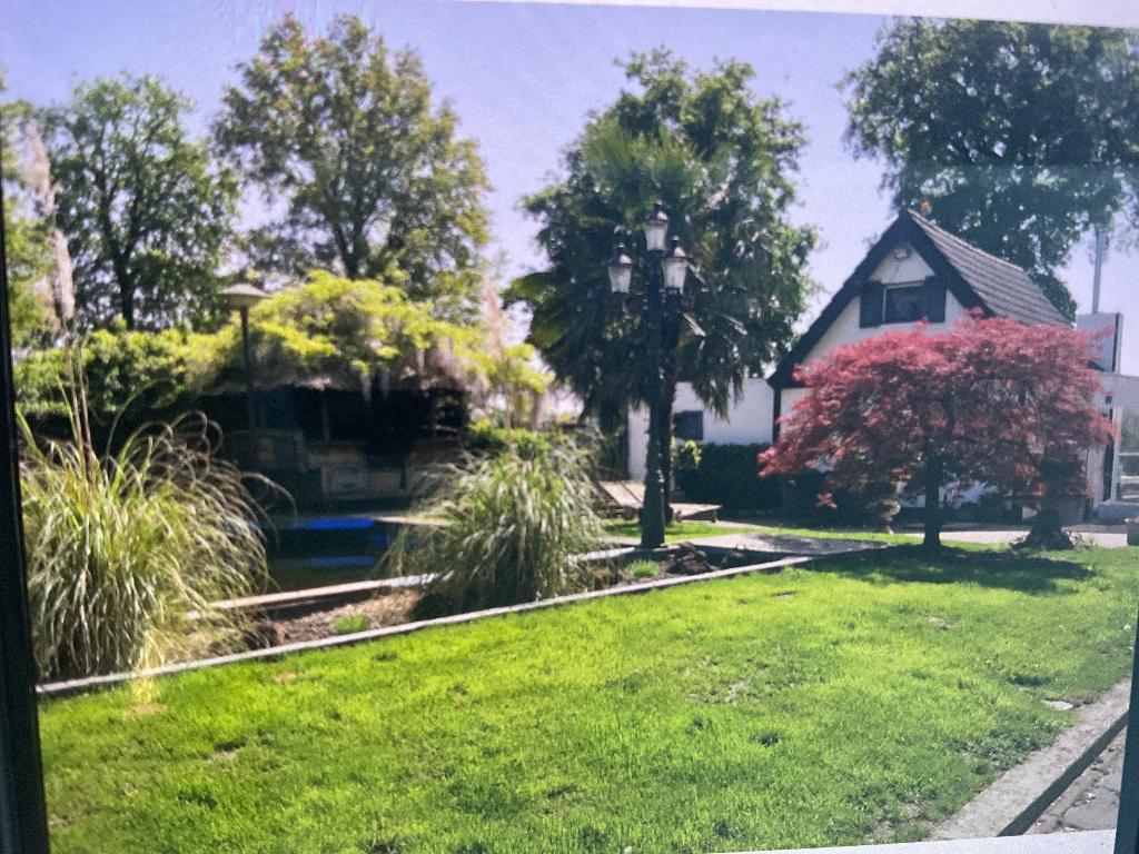 Recreatie huisje 2000 m2 perceel In weert Limburg Ned., Immo, Weert Limburg Nederland, Verkoop zonder makelaar, 1500 m² of meer