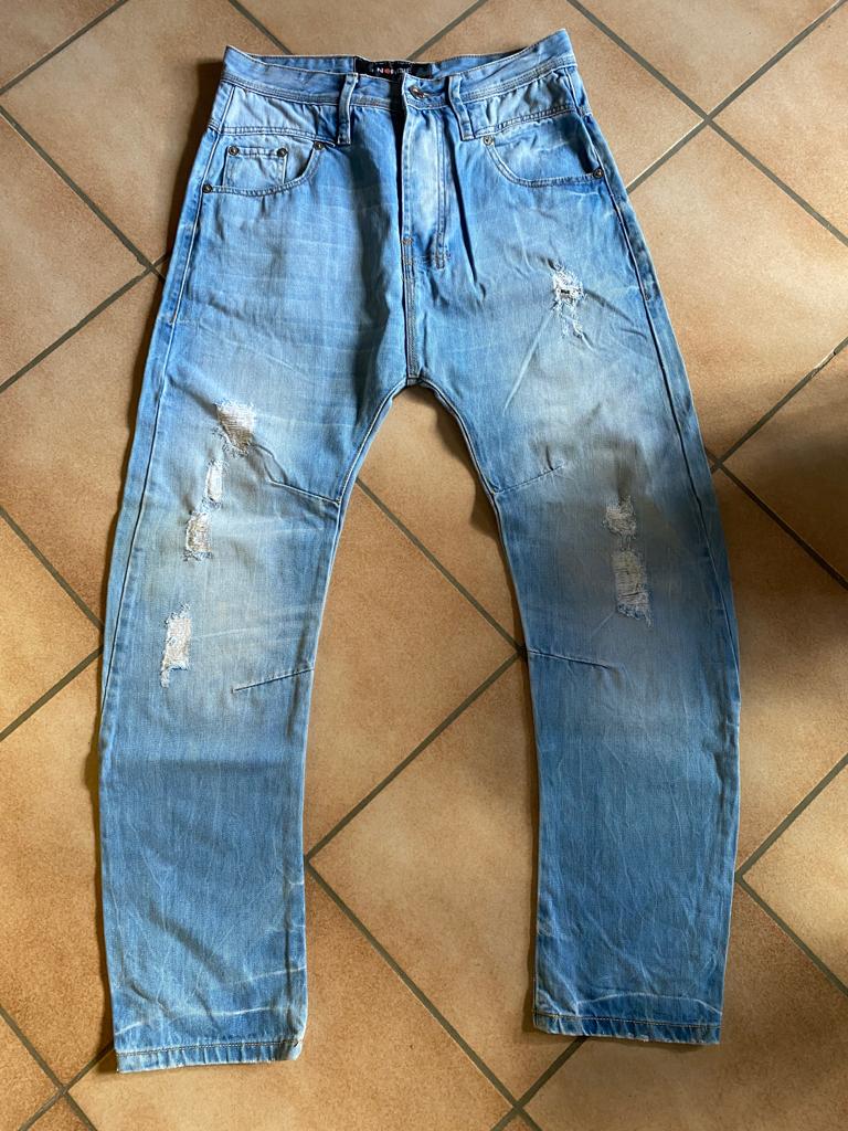 Energie jeans blauw (W32 afmetingen) gebogen pre-used gaten, Energie, W32 (confectie 46) of kleiner, Gedragen, Verzenden