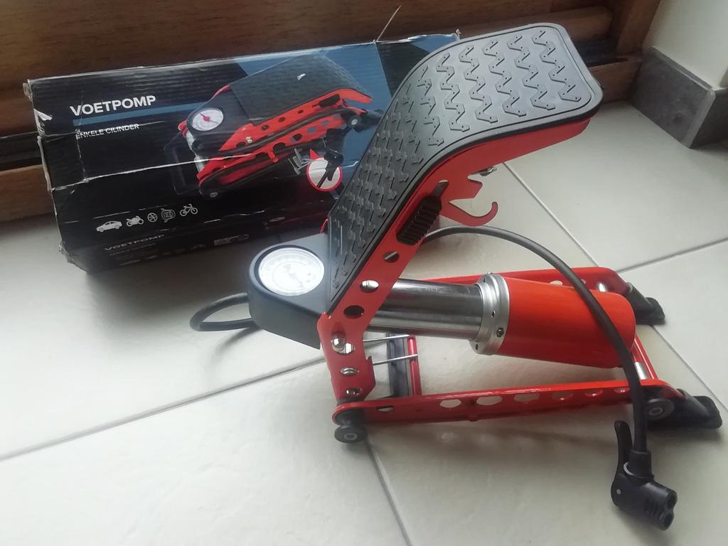 Voetpomp nieuw, Ophalen