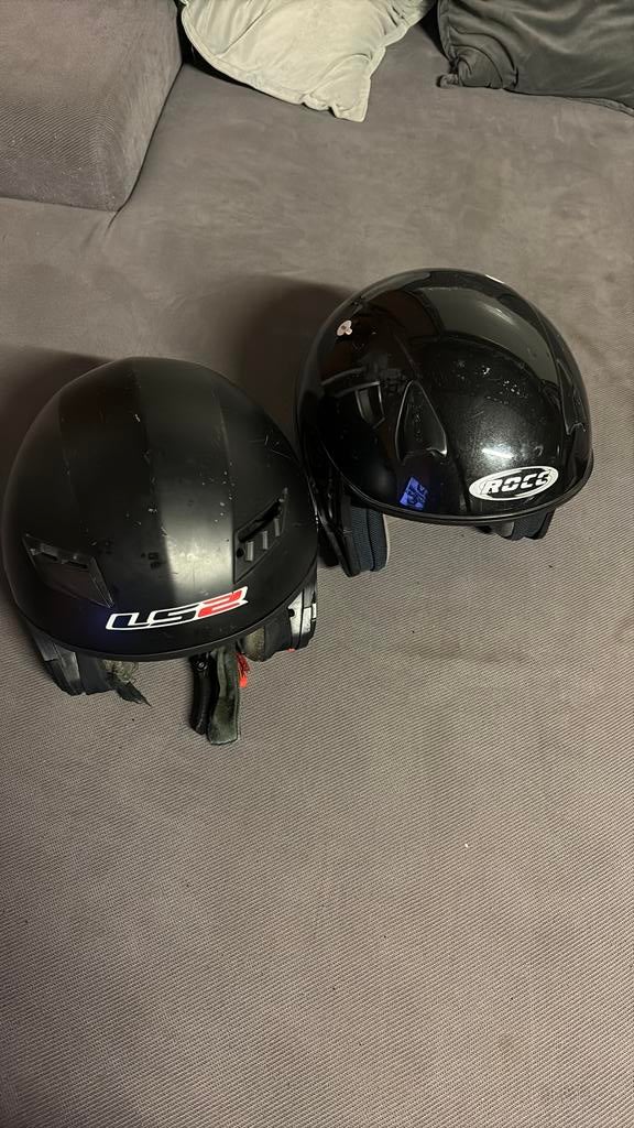 2 scooter helmen, Fietsen en Brommers, Brommerhelmen, Ophalen, Zo goed als nieuw