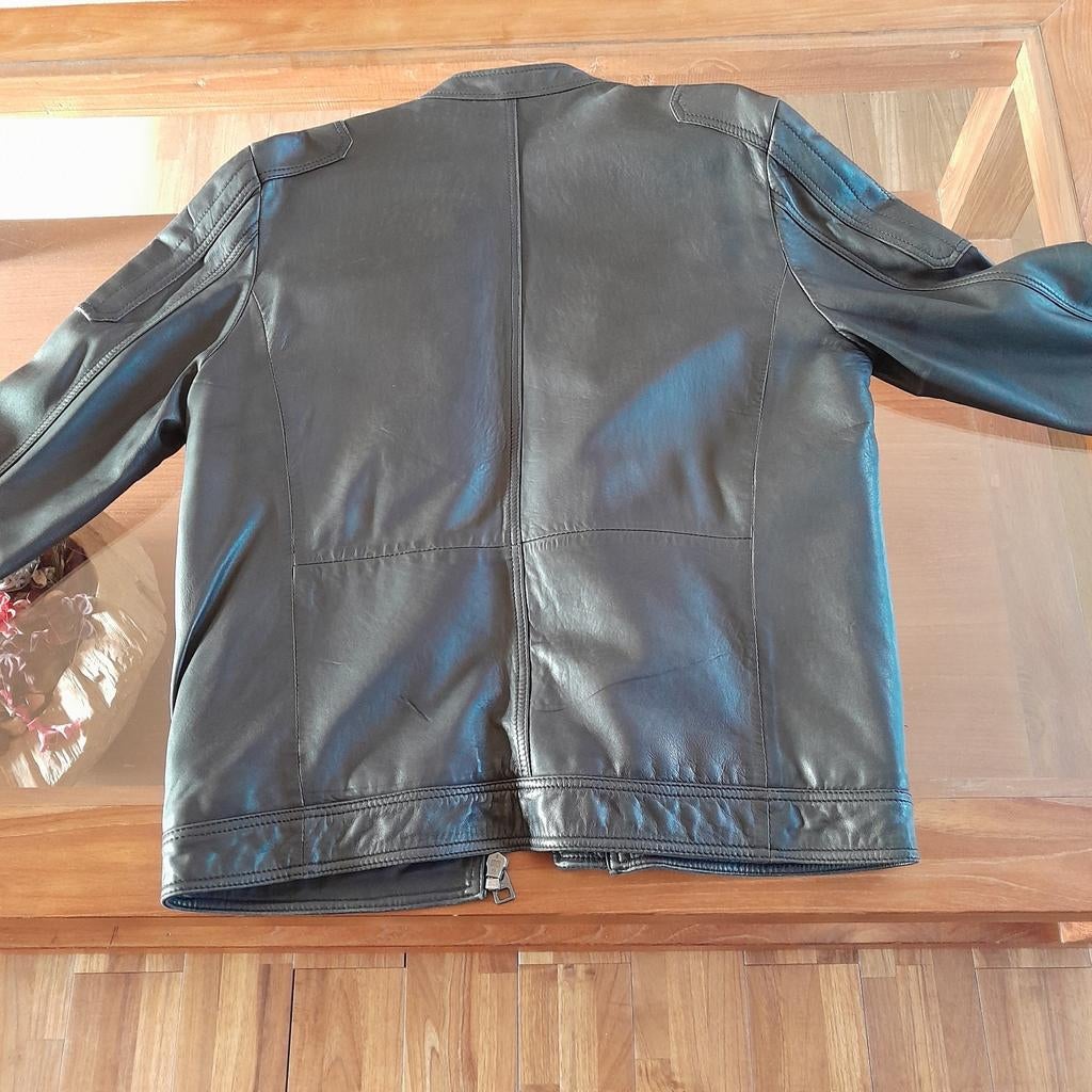 MATINIQUE belle veste en cuir état neuf, Enlèvement