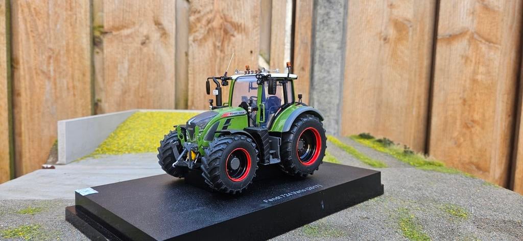 Verbouwde Fendt 724 Vario 1:32, Ophalen of Verzenden, Nieuw, Tractor of Landbouw, Universal Hobbies