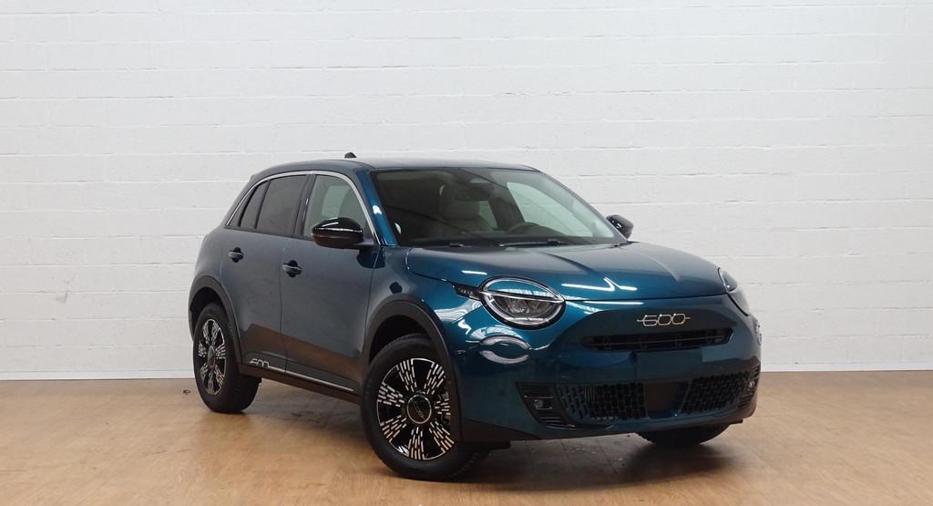 Fiat 600 1.2 Hybrid 145cv DCT La Prima, Stof, 110 g/km, 620 kg, https://public.car-pass.be/vhr/087abae6-b040-47f4-9891-2297419d8f29