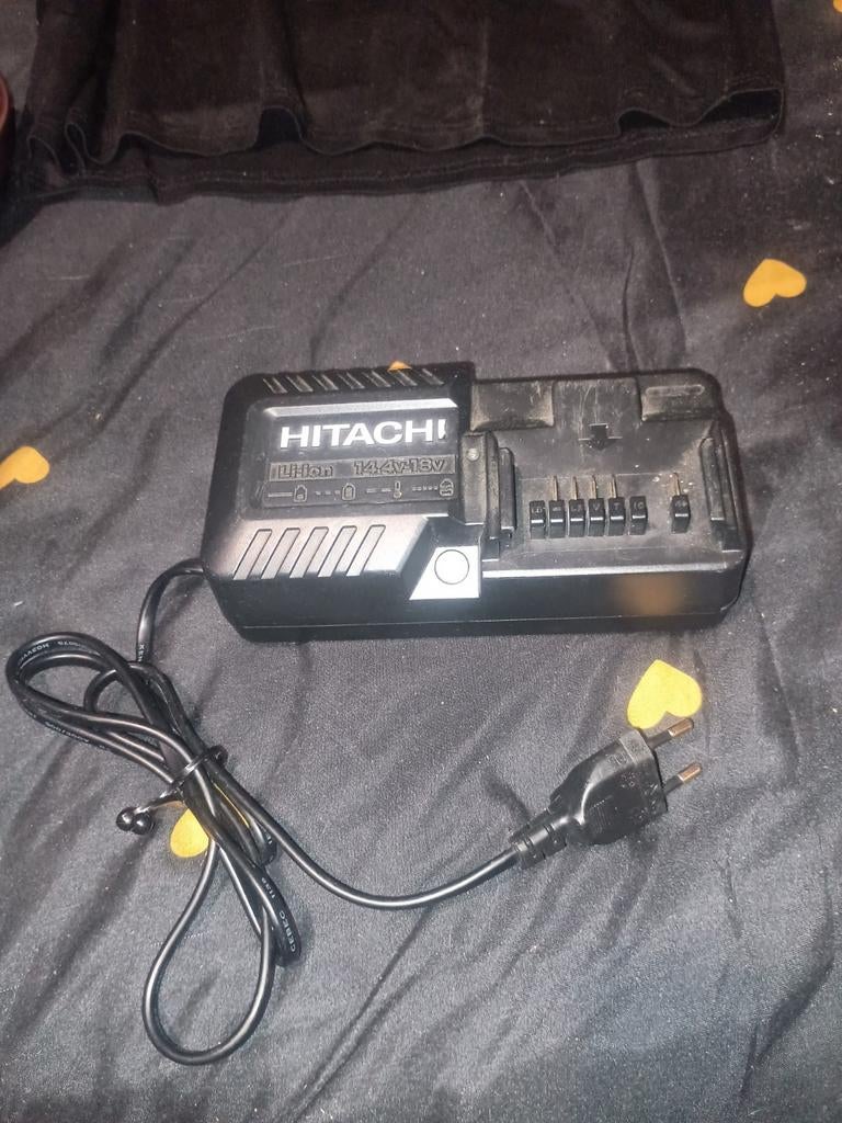 Hitachi batterijlader Li-ion 14,4-18v, Doe-het-zelf en Bouw, Gereedschap | Boormachines, Ophalen of Verzenden, Zo goed als nieuw