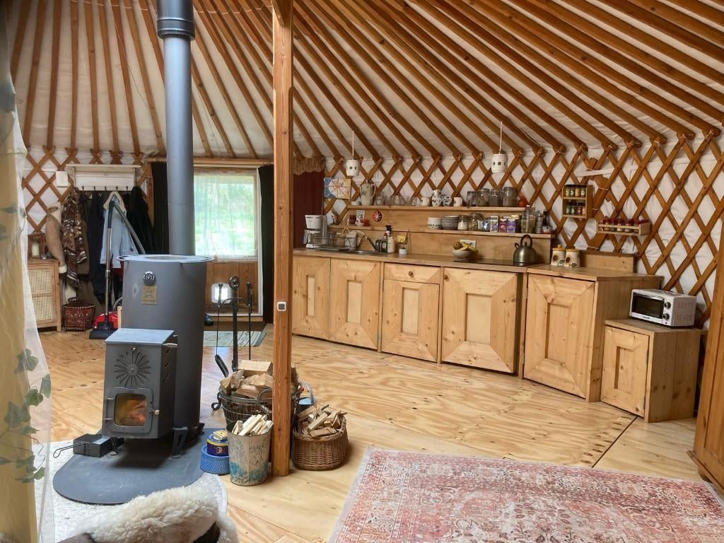 Sfeervolle Yurt (2022) 47m² + kachel + keuken + extra doek, Caravanes & Camping, Tentes, jusqu'à 2, Comme neuf, Enlèvement
