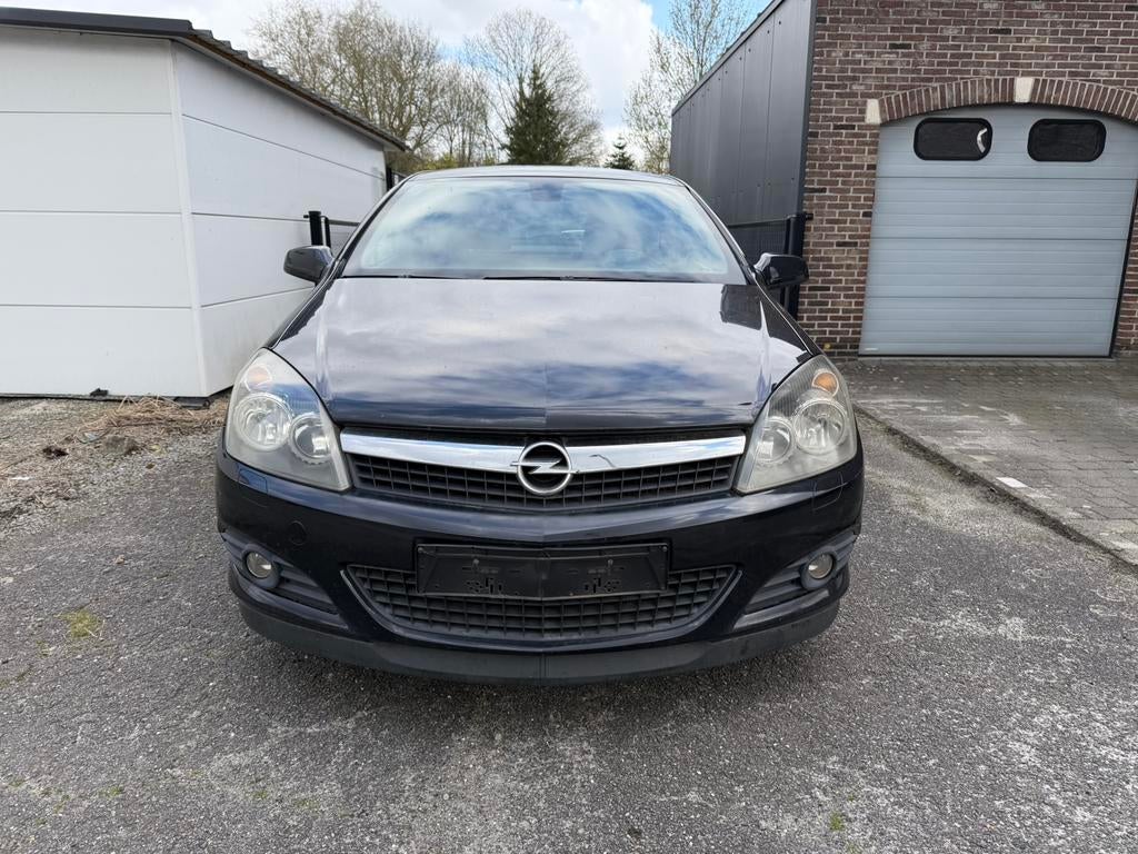 Opel Astra Gtc / 1.7 Diesel Euro 4 / 237.000, Auto's, Opel, Stof, Zwart, Zwart, Particulier
