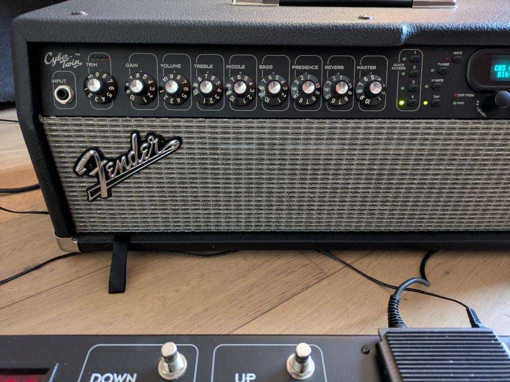 Fender Cyber-Twin Head, Muziek en Instrumenten, Ophalen, Gebruikt, Gitaar, 100 watt of meer