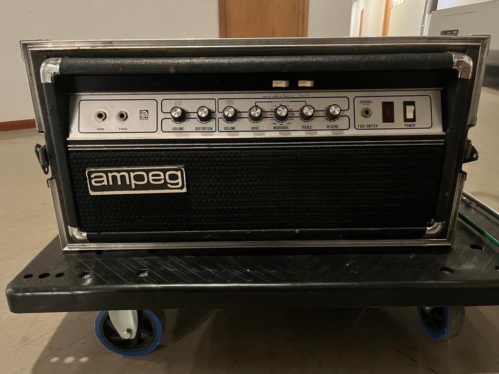 Ampeg V9 300 watt vintage versterker (SVT), Muziek en Instrumenten, Ophalen, Gebruikt, Basgitaar, 100 watt of meer