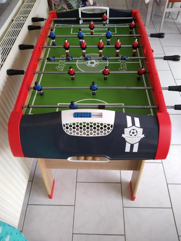 Baby foot - Kicker, Enfants & Bébés, Jouets | Tables de football, Enlèvement, Comme neuf