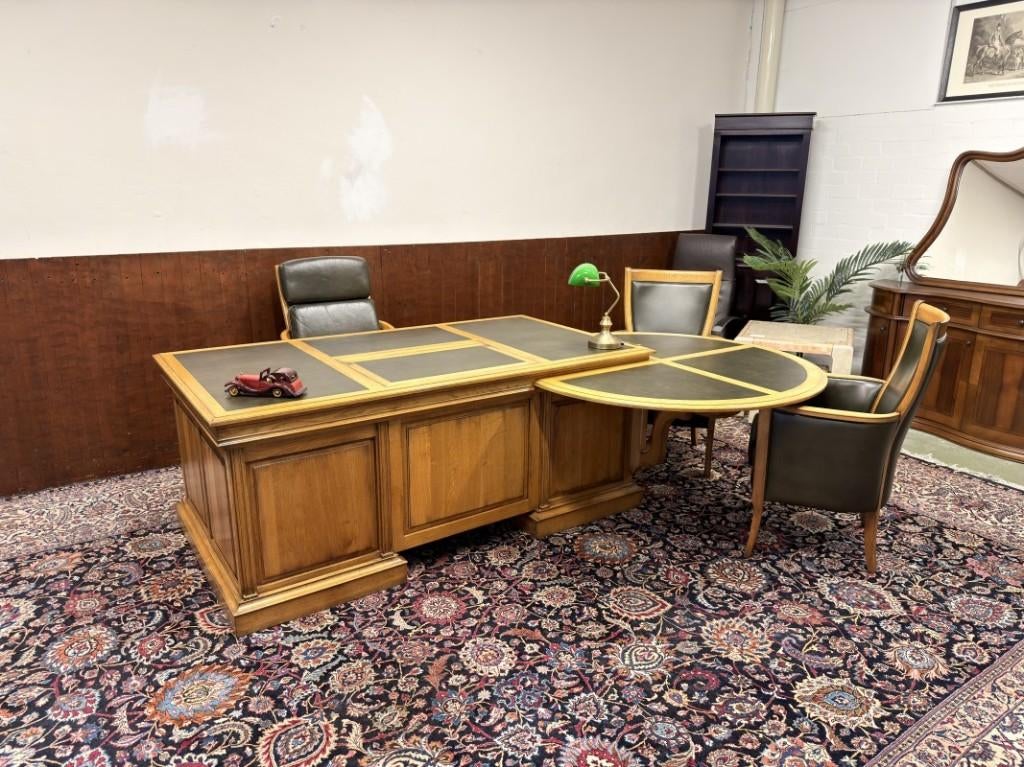 Klassiek Engels Chesterfield Bureau Set met Vergadertafel, Ophalen