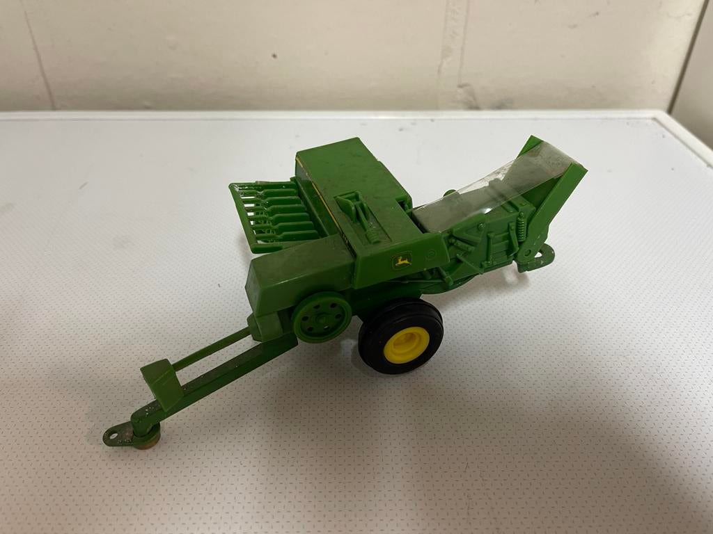 ERTL John Deere 348 balenpers, Hobby & Loisirs créatifs, Voitures miniatures | 1:32, Enlèvement ou Envoi, Comme neuf, ERTL