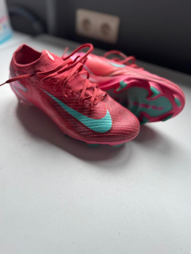 Chaussures de football Nike Mercurial (nouveau prix 270€), Taille M, Enlèvement ou Envoi, Comme neuf, Chaussures