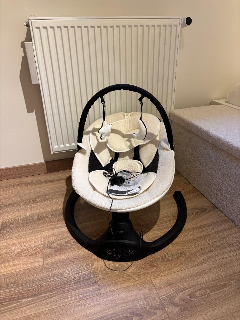 Luvion baby swing, Kinderen en Baby's, Wipstoeltjes, Schommelstoel, Nieuw, Met gordel(s) of riempje(s), Ophalen