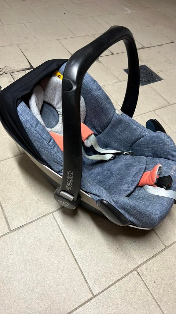Siège auto bébé sécurisé – confortable et léger, Enlèvement, Comme neuf