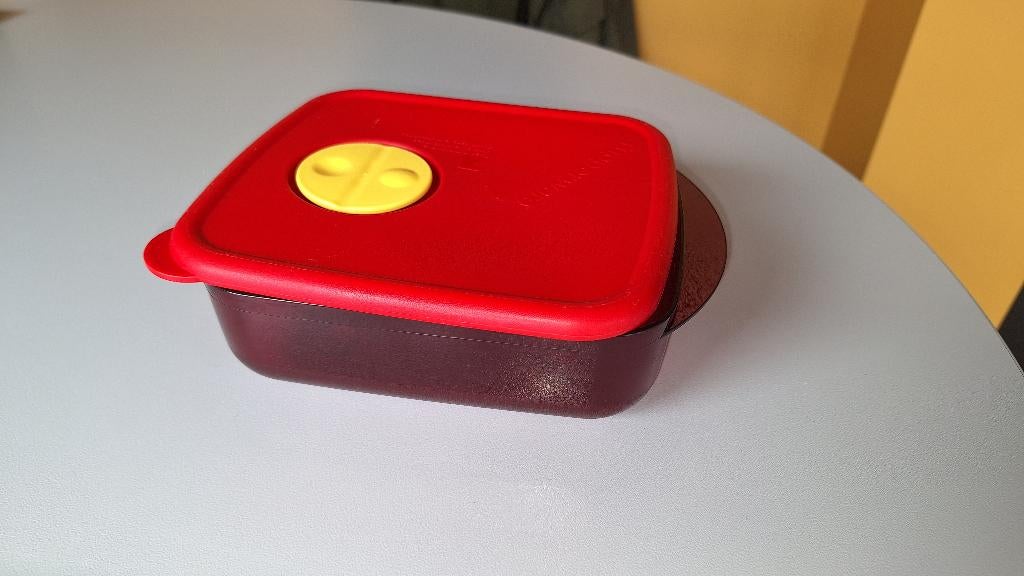 Tupperware microgolf Crystal Plus rechthoekig 600 ml, Enlèvement ou Envoi, Utilisé, Rouge