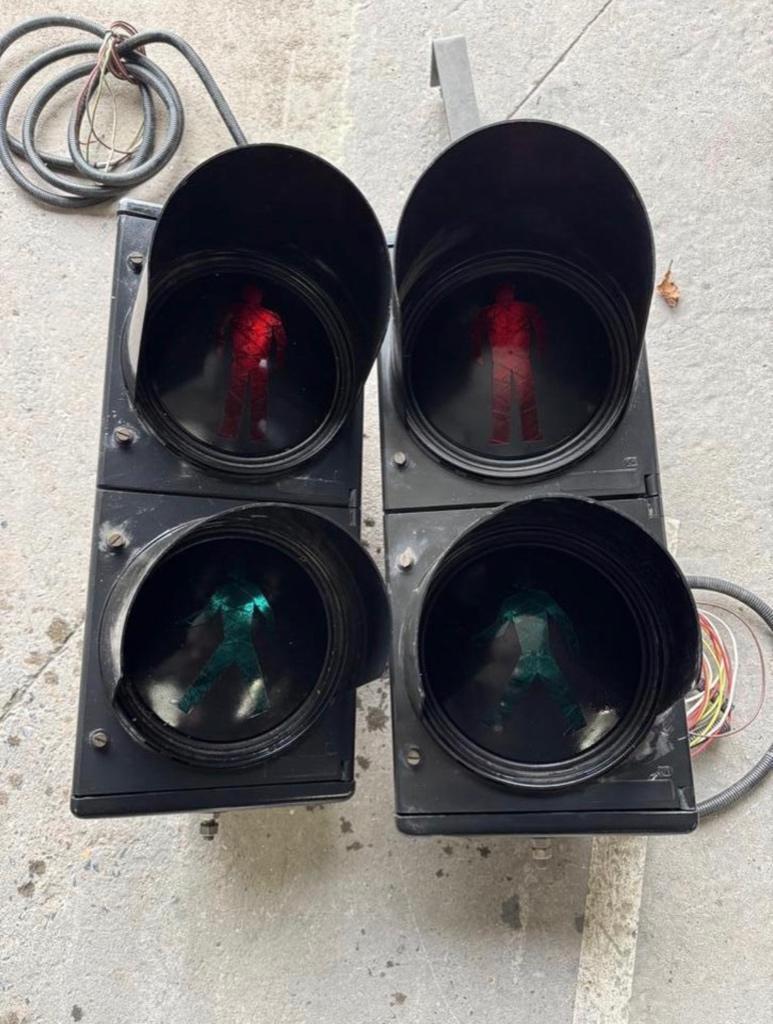 Verkeerslichten (voetgangers , groen + rood ) perfecte staat, Ophalen