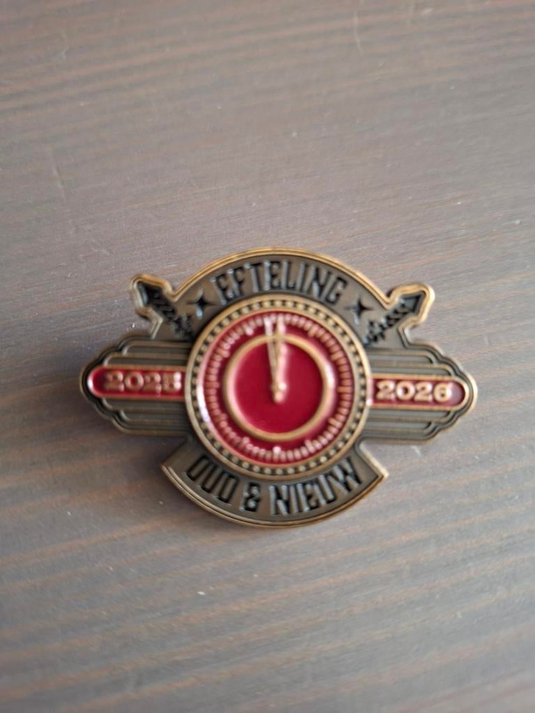 Épinglette Efteling ancienne et nouvelle 2025/2026 opl 400 p, Collections, Enlèvement ou Envoi