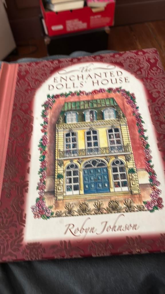 The enchanted dolls’house, Ophalen, Zo goed als nieuw