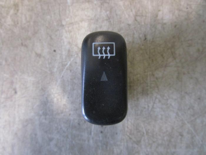 Verwarmingsschakelaar Achterruit van een Mercedes Vito (Vito, Gebruikt, -, Ophalen of Verzenden, -