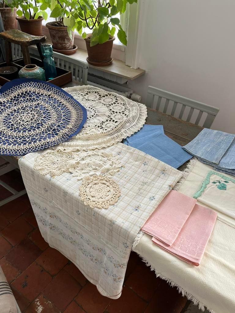 VINTAGE TAFELKLEED SERVETTEN KANT HAAKWERK LINNEN DAMAST, Enlèvement ou Envoi, Utilisé, Ovale