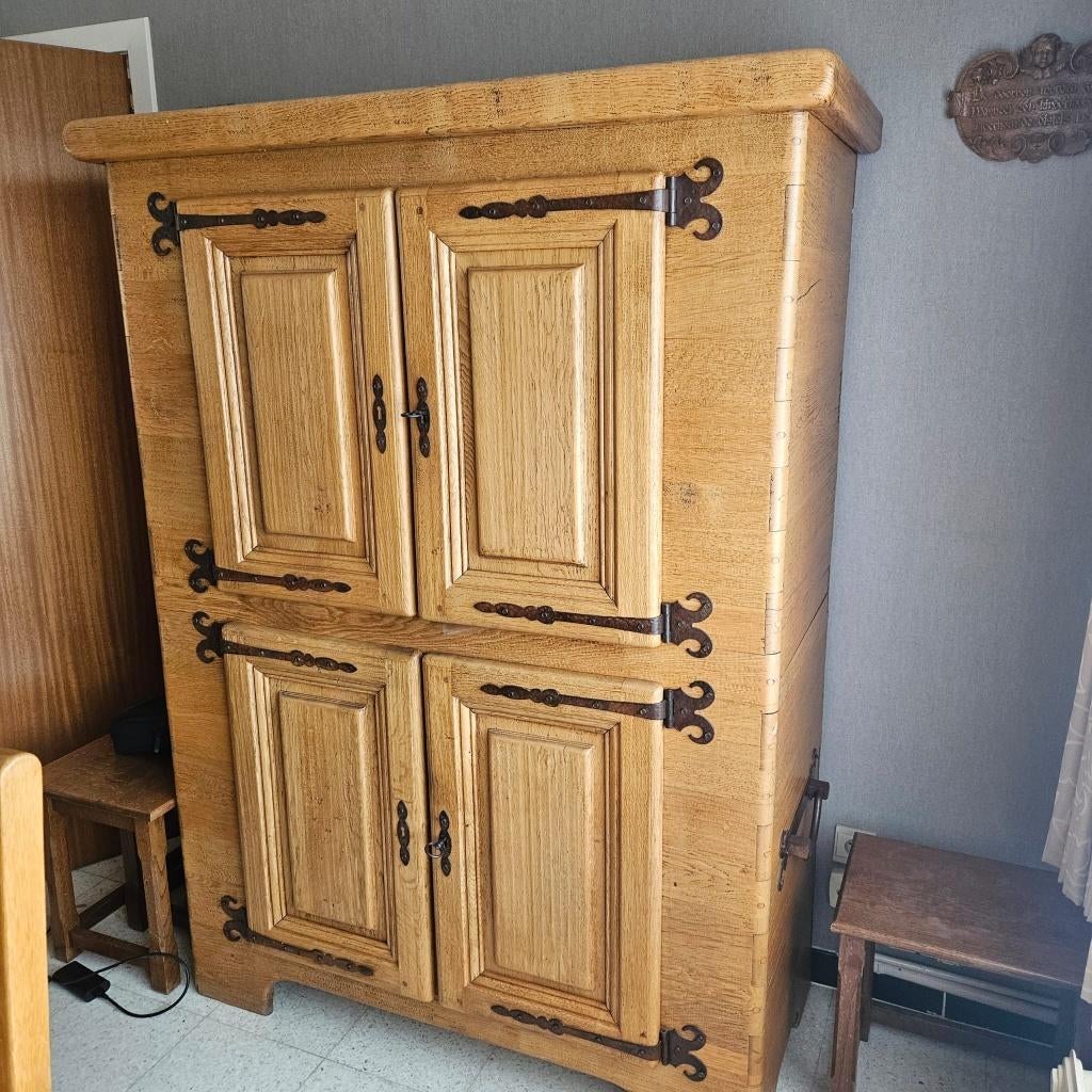coin repas ancien (armoire, chaises, table, buffet) en chêne, Antiquités & Art, Antiquités | Meubles | Armoires, Enlèvement