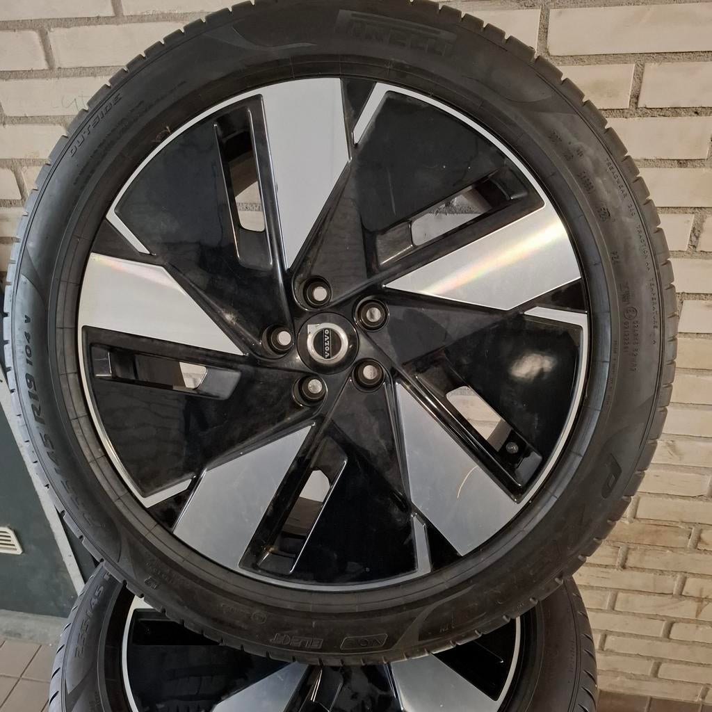 Volvo EX40 255 45 19 235 50 19, Volvo 19 pouces., Pneus et Jantes, Enlèvement ou Envoi, Pneus été, 19 pouces