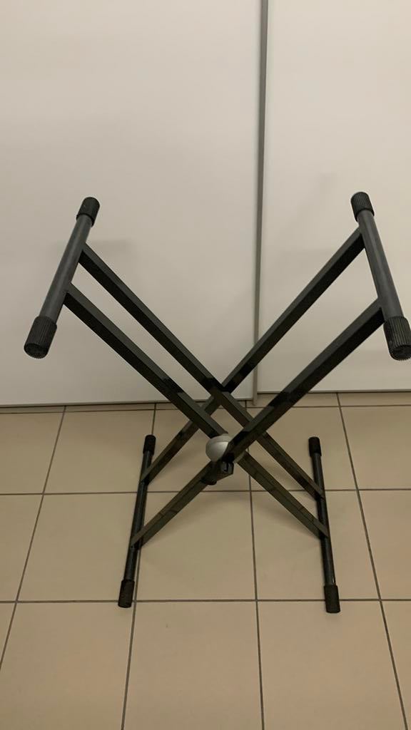 Keyboard statief, Muziek en Instrumenten, Standaarden, Ophalen of Verzenden, Gebruikt, Instrumentstandaard, Keyboard of Synthesizer