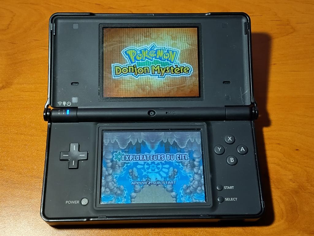 Console DSI noir + coque de protection en dur noir+ R4+ 2GB, Avec housse de protection ou sac, Dsi, Enlèvement, Utilisé