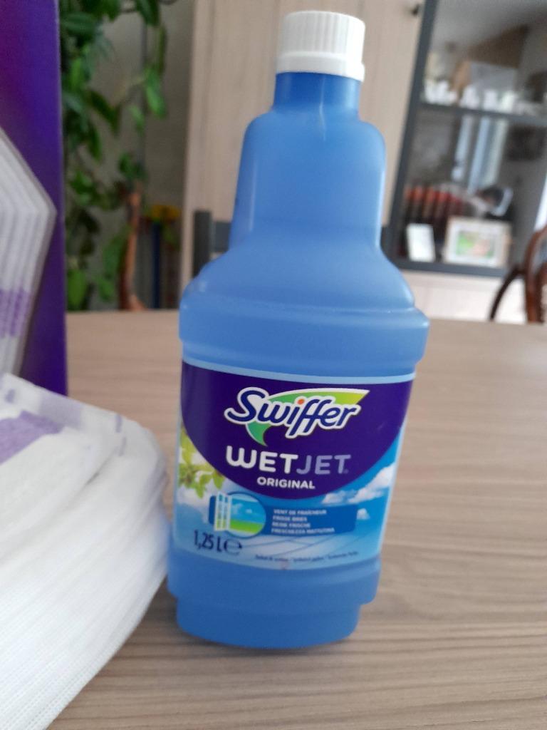 Fles zeep + 8 doekjes wetjet Swiffer, Huis en Inrichting, Schoonmaakartikelen, Ophalen, Schoonmaakmiddel