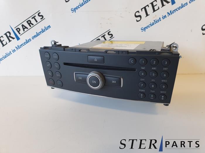 Radio CD Speler van een Mercedes C-Klasse, Ophalen of Verzenden, 3 maanden garantie, Gebruikt, Mercedes-Benz