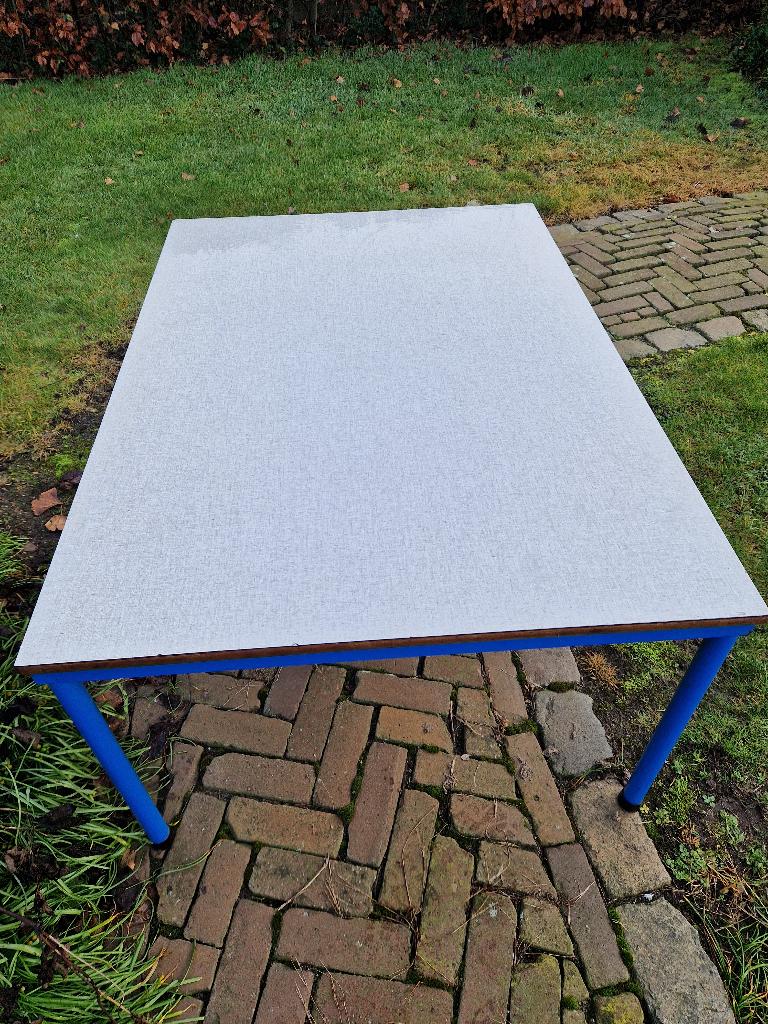 kindertafel, Ophalen
