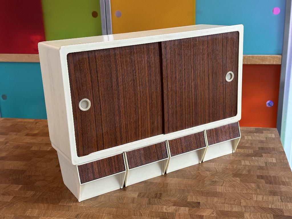 Petite armoire vintage, en plastique de marque Curver., Enlèvement