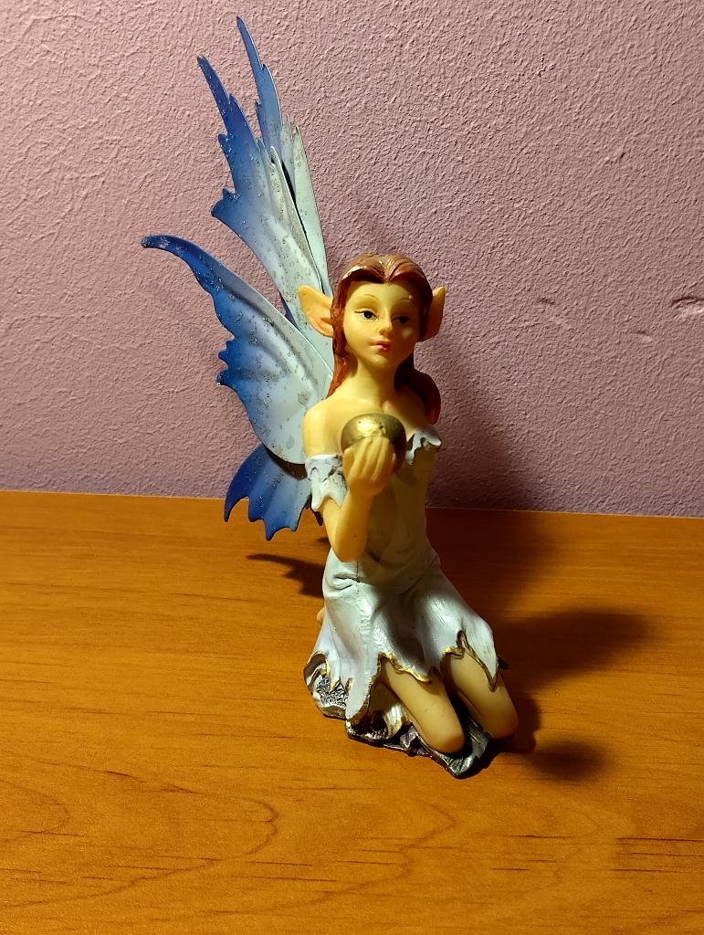 Figurine fée H +- 9cm - exposé dans une vitrine fermée, Collections, Enlèvement, Comme neuf, Fantasy