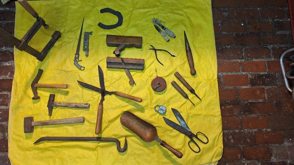 Lot d'anciens outils et accessoires de différents métiers, Antiquités & Art, Antiquités | Outils & Instruments, Enlèvement ou Envoi