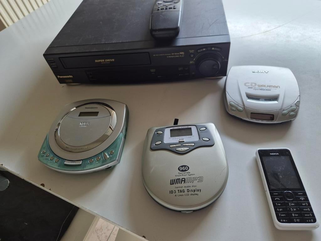 Panasonic vhs speler + discman cd spelers + nokia gsm, Ophalen of Verzenden, Discman