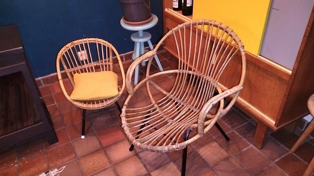 Trois fauteuils coquille en rotin vintage, Utilisé