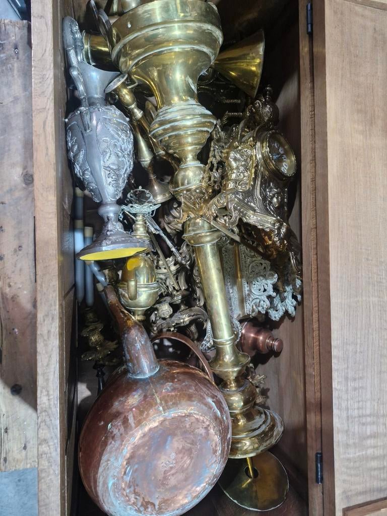 Beaucoup de chandeliers, pots, horloges en cuivre jaune et r, Enlèvement