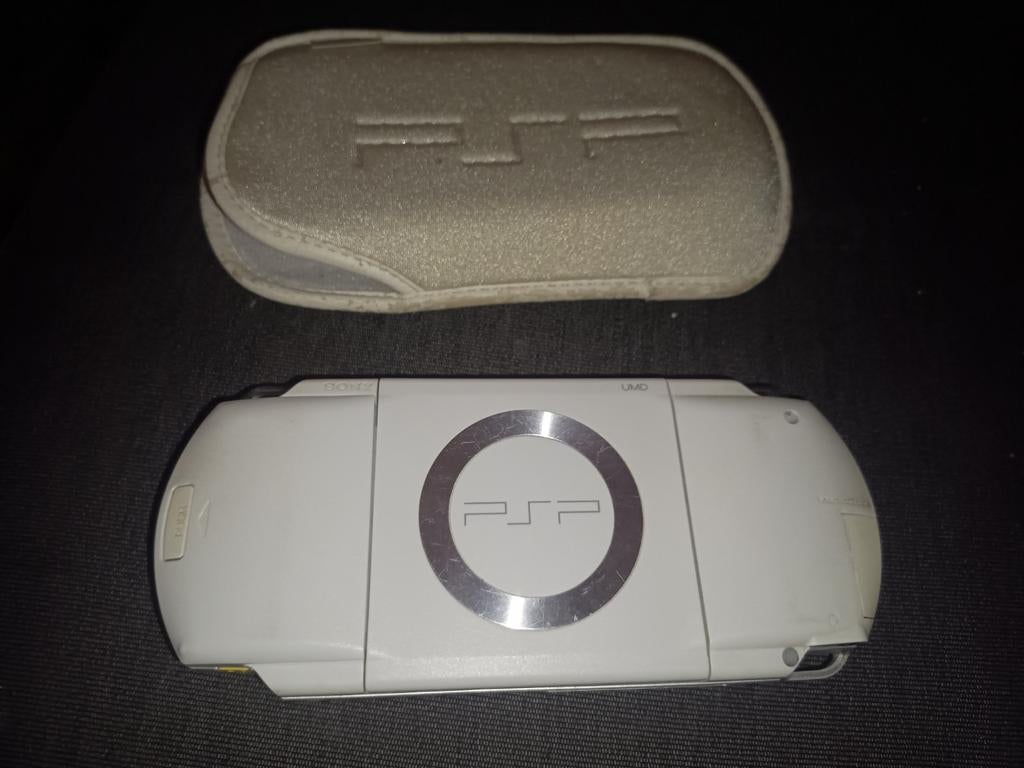 Psp 1000 blanc Rare Stock firmware 3.52 M33 avec pochette So, Consoles de jeu & Jeux vidéo, Enlèvement ou Envoi, Comme neuf, Blanc