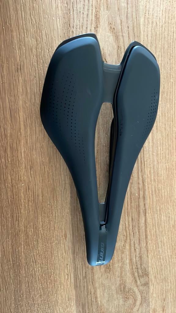 Giant Fleet SL zadel, Vélos & Vélomoteurs, Vélos Pièces, Enlèvement ou Envoi, Neuf, Vélo de course, Selle