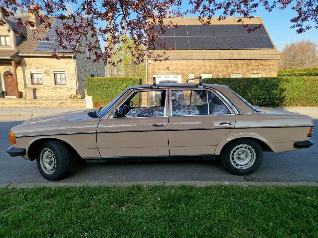 Mercedes 200D (177000 km réels), Auto's, Oldtimers, Beige, Mercedes-Benz, 44 kW, Particulier
