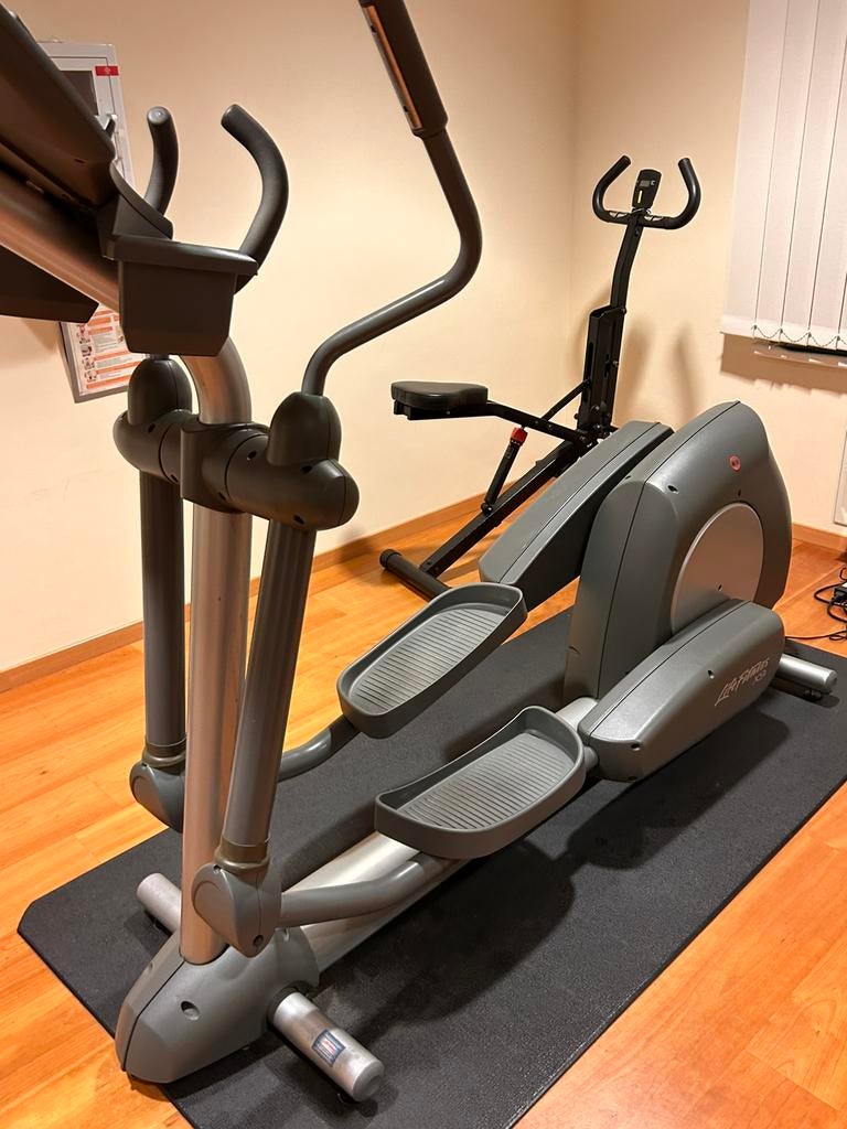 Crosstrainer LifeFitness Whisper e-stride X9i, Ophalen, Gebruikt, Crosstrainer