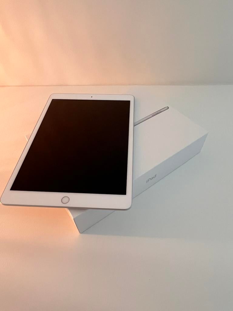 Ipad 8eme generation, Informatique & Logiciels, Apple iPad Tablettes, Comme neuf, Apple iPad, Wi-Fi, 10 pouces, 32 GB, Argent