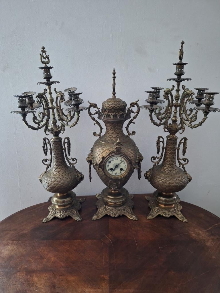 Pendule de cheminée en cuivre et laiton H Luppens &