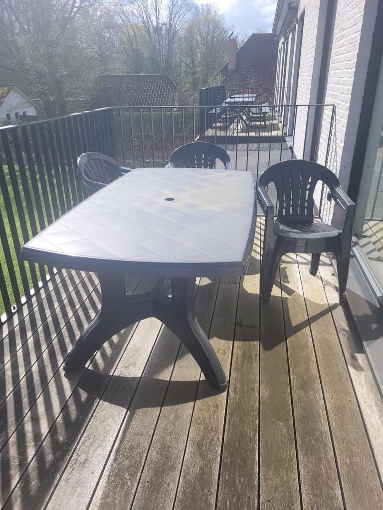 Tafel en stoelen, Ophalen